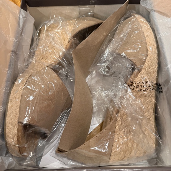 Wedge sandals - Picture 2 of 3